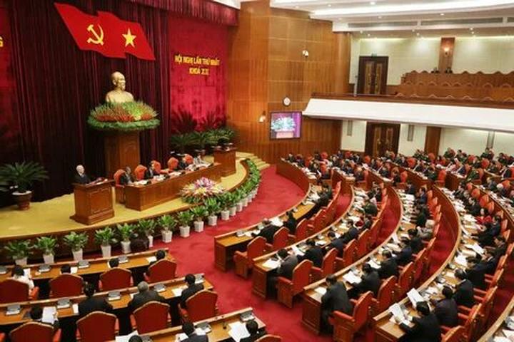 2 kiểu áo hot nhất hè này: - Cảm hứng video marketing từ Hotspot Matrix_Hotspot Matrix Vietnam Hotspot Culture Media Co., Ltd